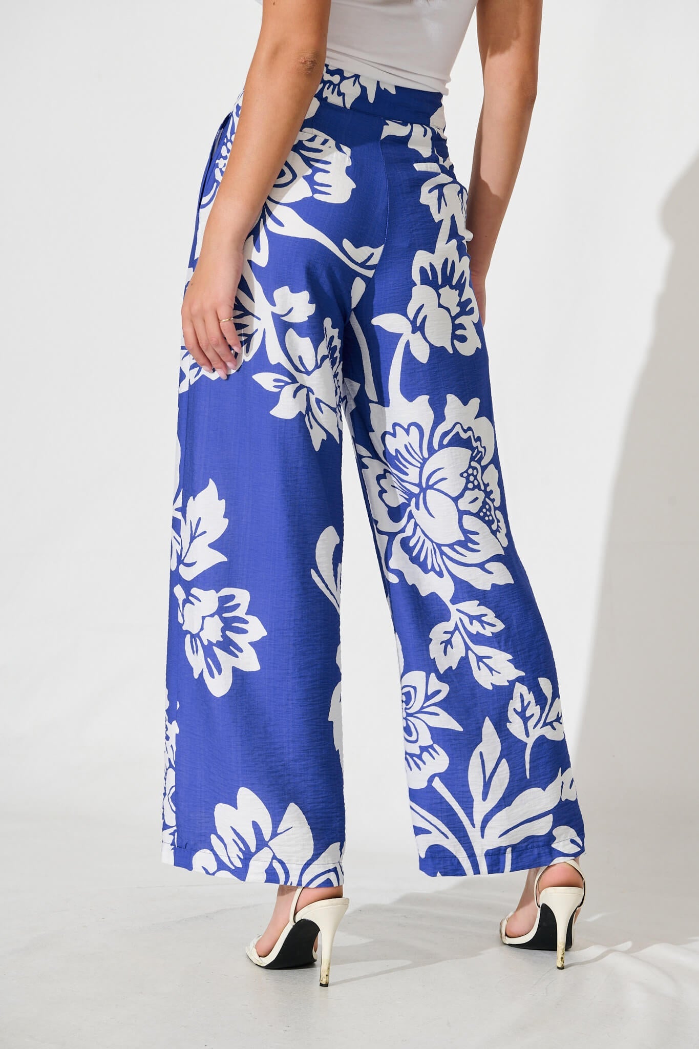 Aldridge Pant In Blue With White Floral