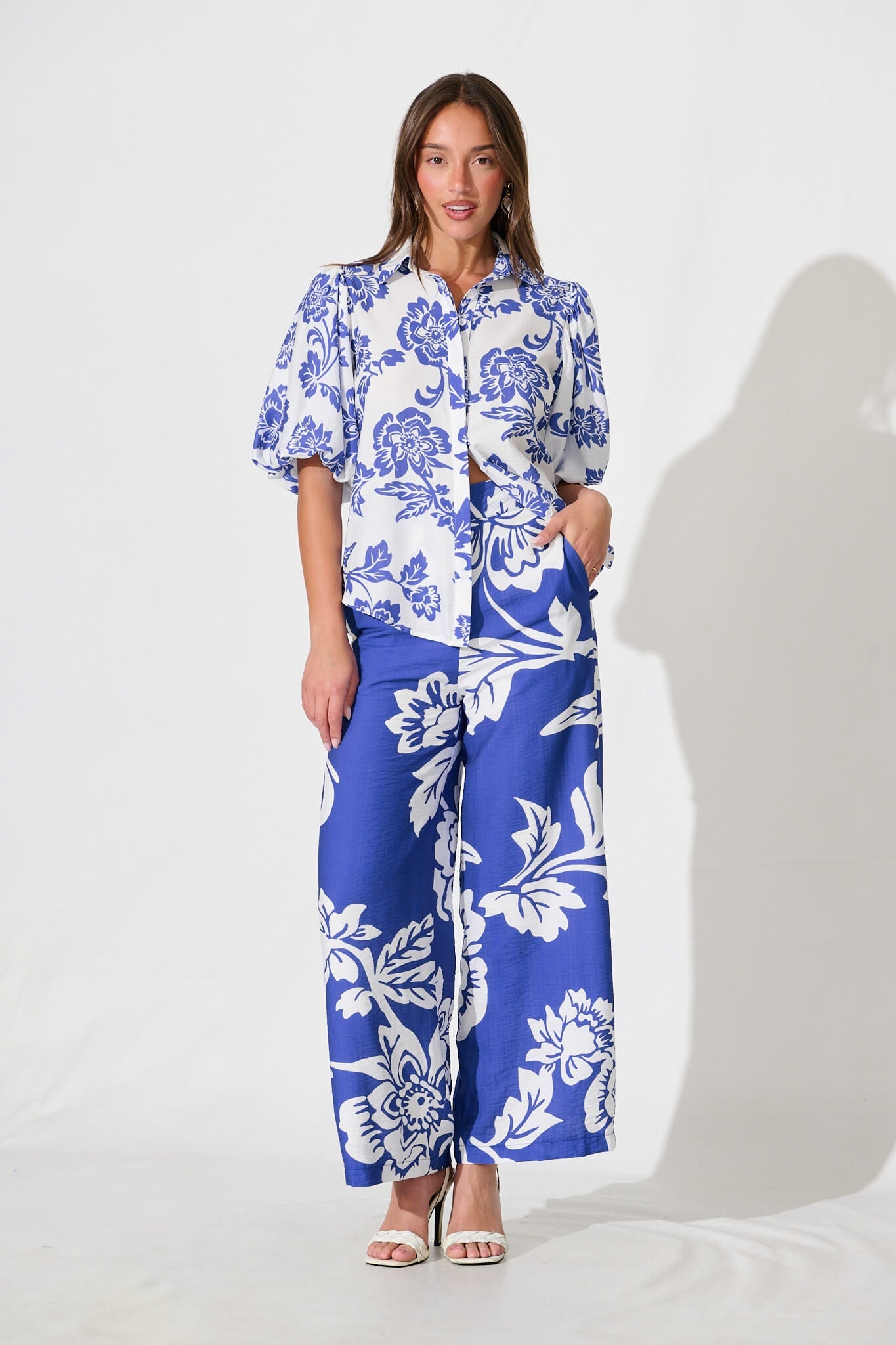 Orland Shirt In White With Blue Floral