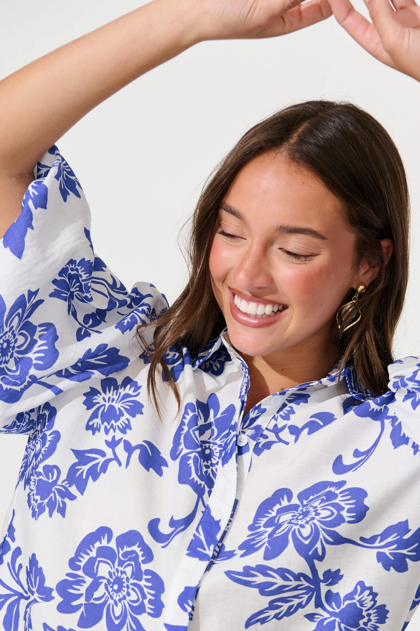 Orland Shirt In White With Blue Floral