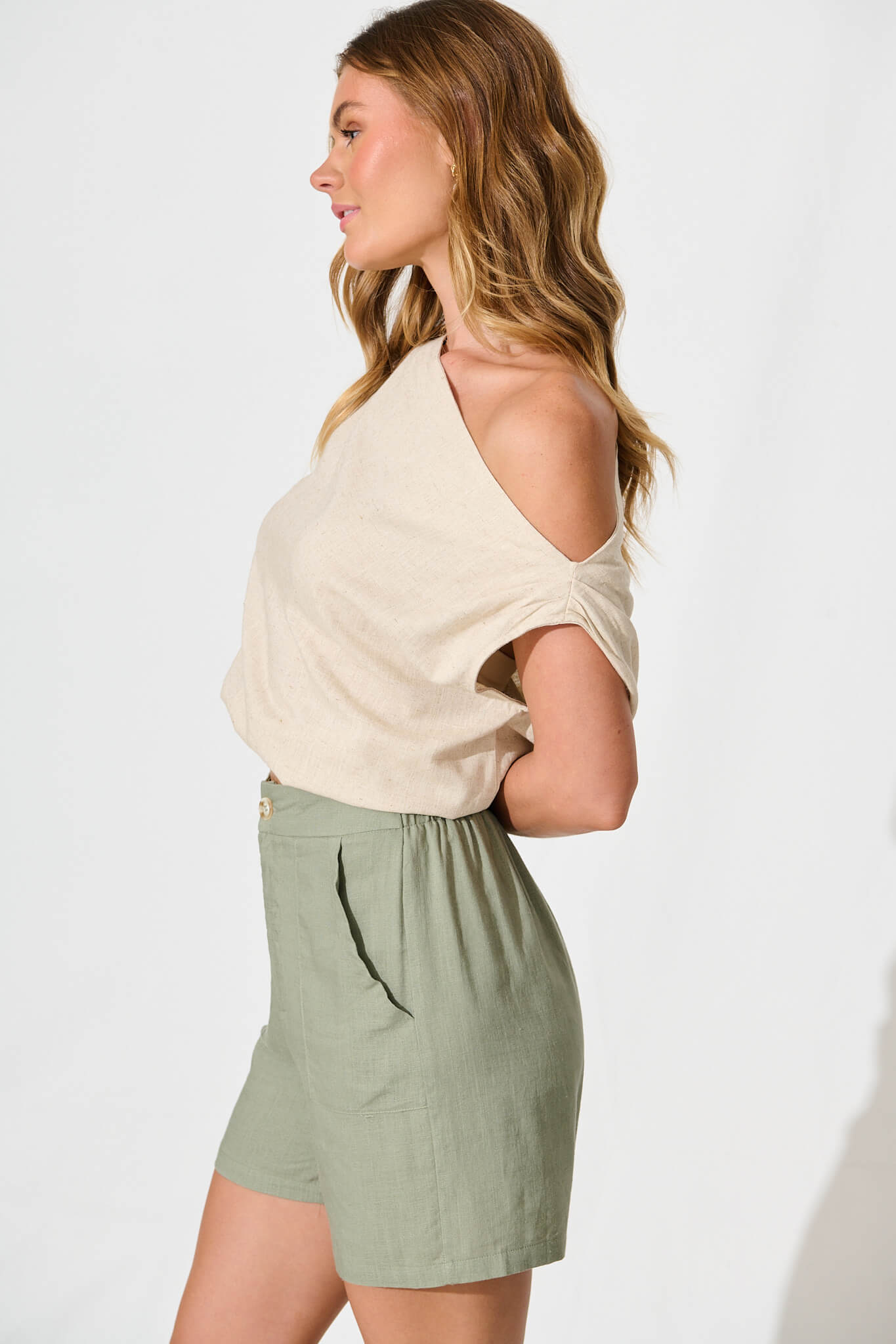 Alistair Shorts in Khaki Linen Blend