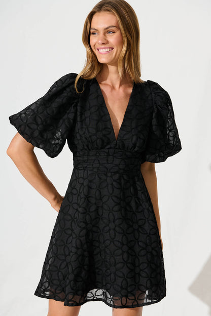 Leoni Dress In Black Organza