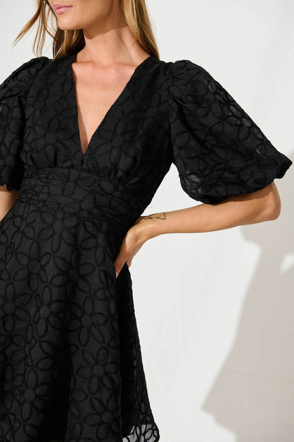 Leoni Dress In Black Organza
