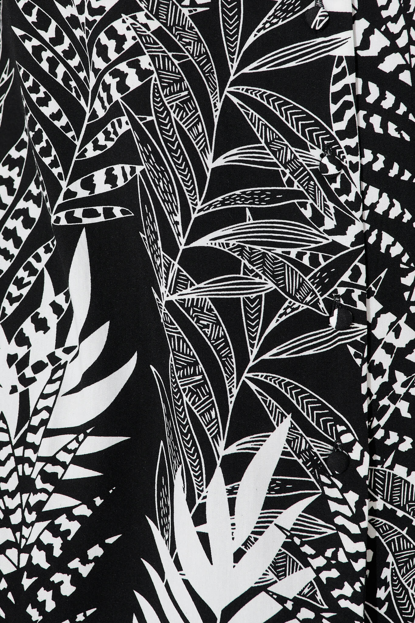 Tessy Top in Black with White Leaf