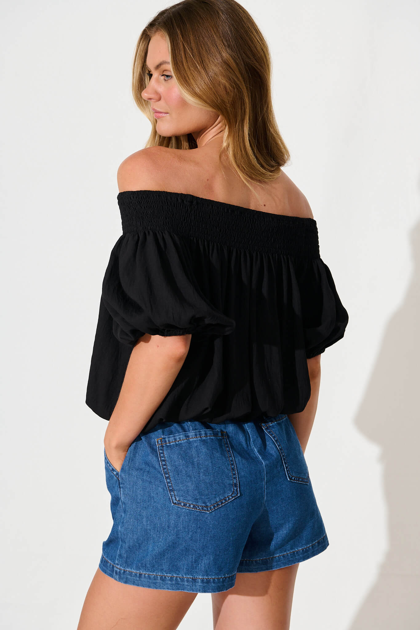 Noa Shorts In Mid Blue Denim