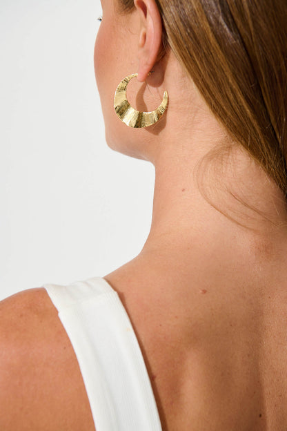 Kaiami Hoop Earring in Gold