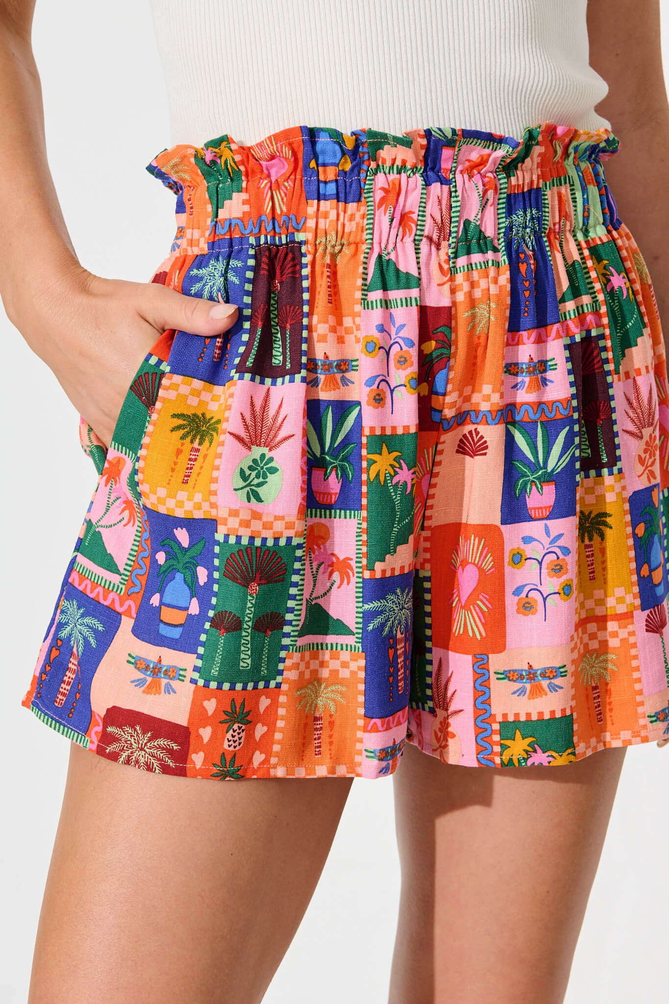 Levora Short in Bright Multi Palm Linen Blend