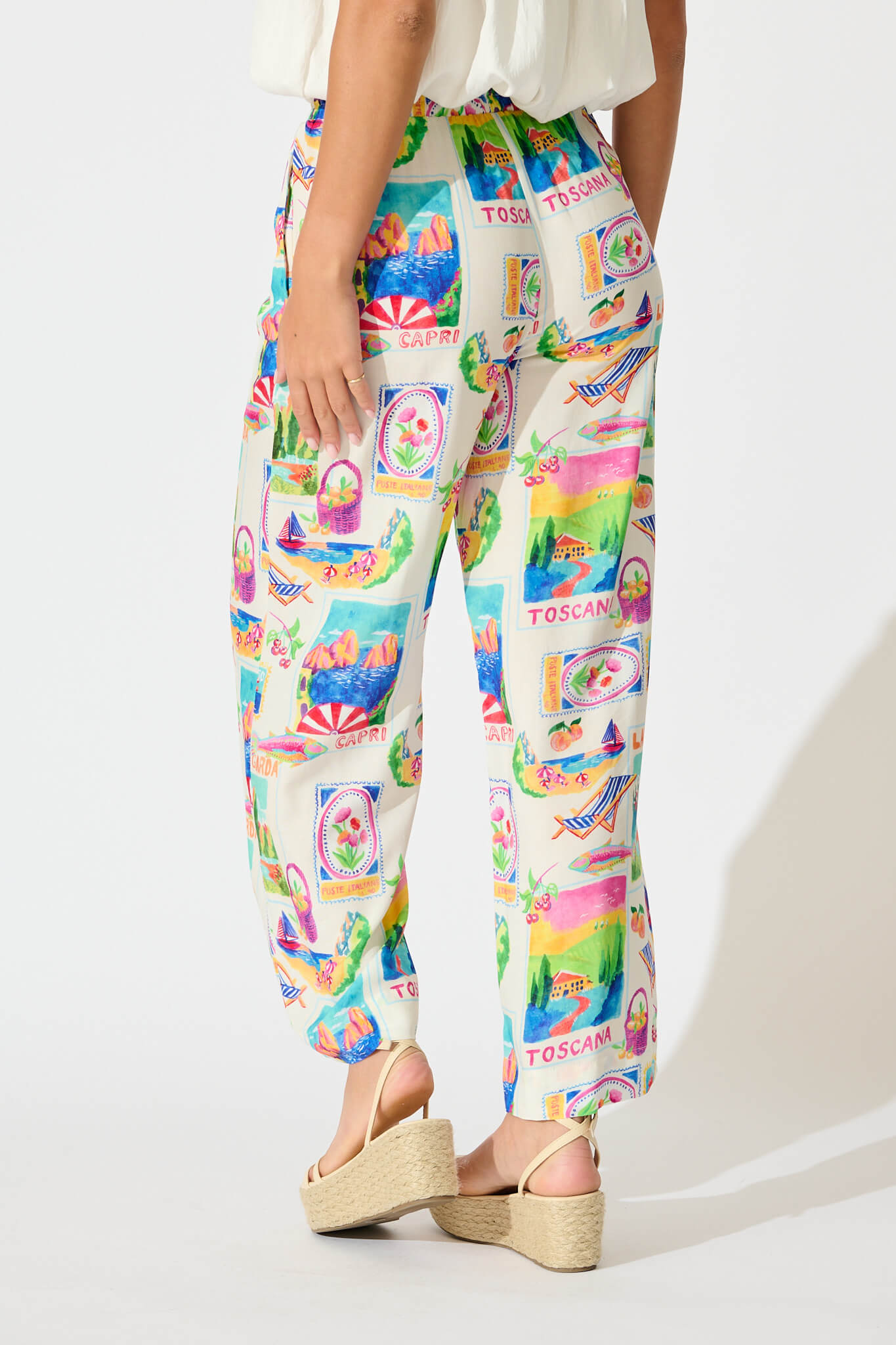 Eldrige Pant In White With Bright Resort Print