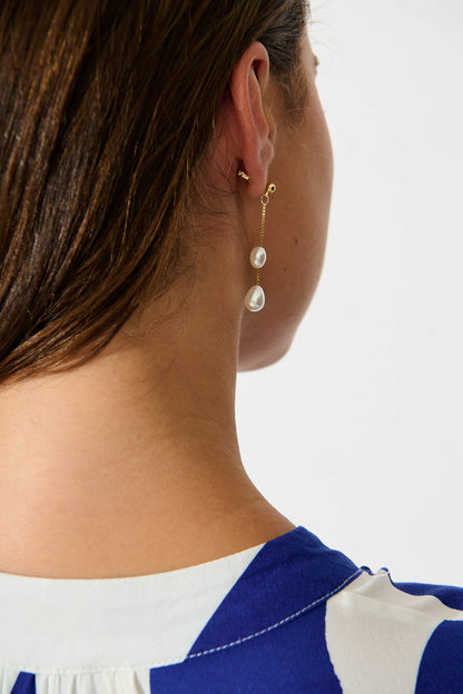 Dainty Drop Pearl Earrings in Gold