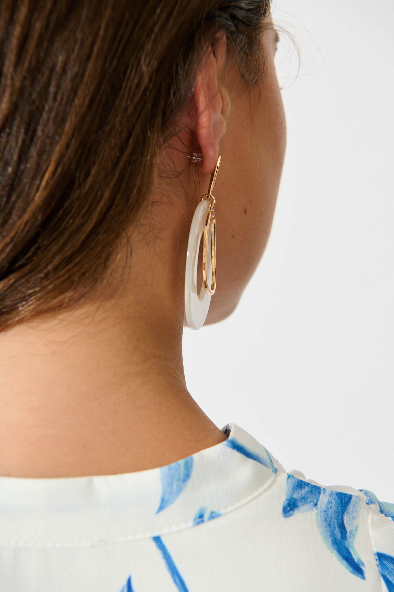 Dalton Drop Earrings in Gold Pearlescent
