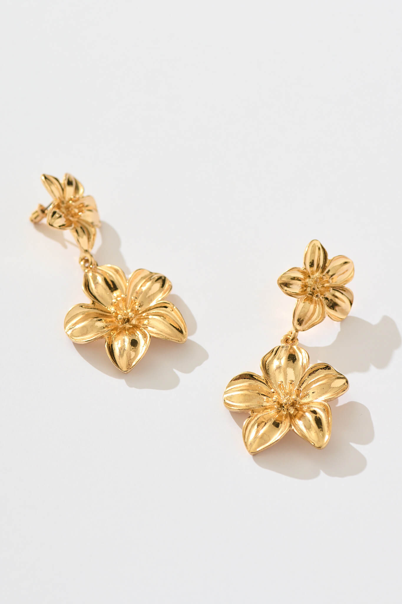 Serato Drop Flower Earrings in Gold