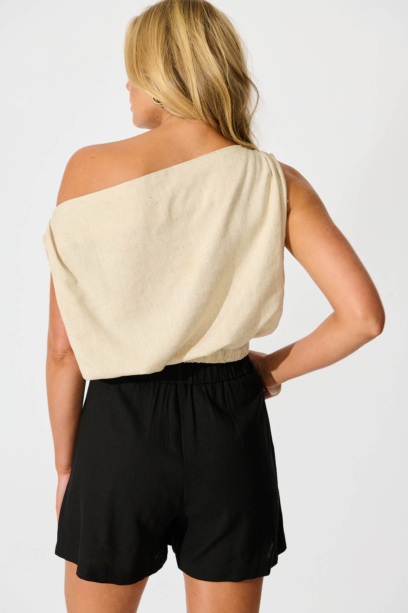 Lilo Short in Black Linen Blend