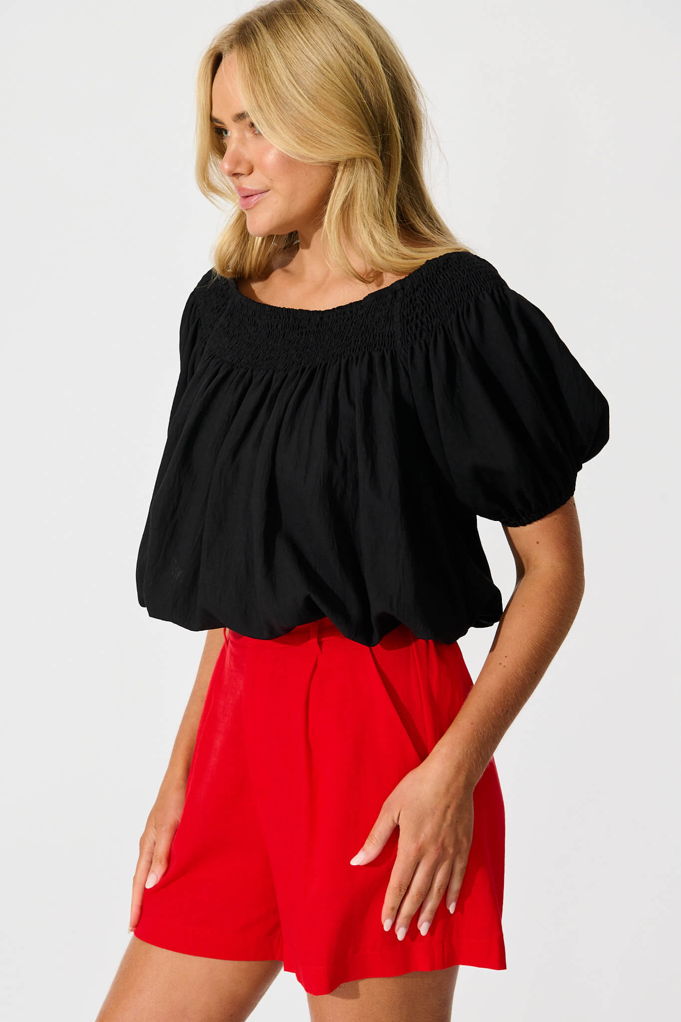 Lilo Short in Red Linen Blend