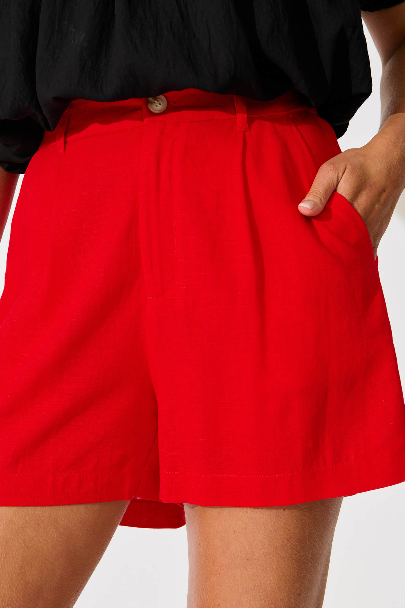 Lilo Short in Red Linen Blend