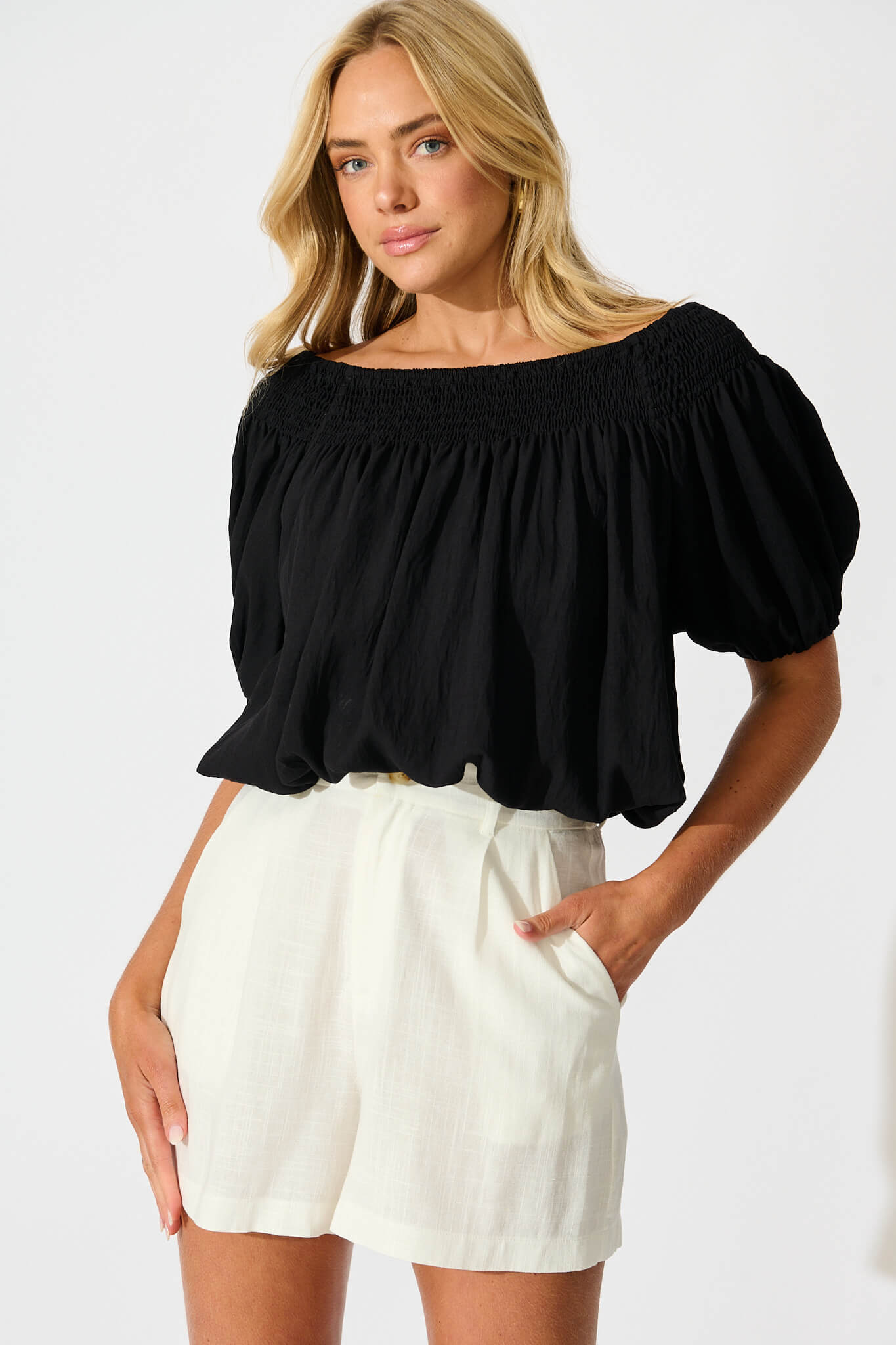 Lilo Short in White Linen Blend