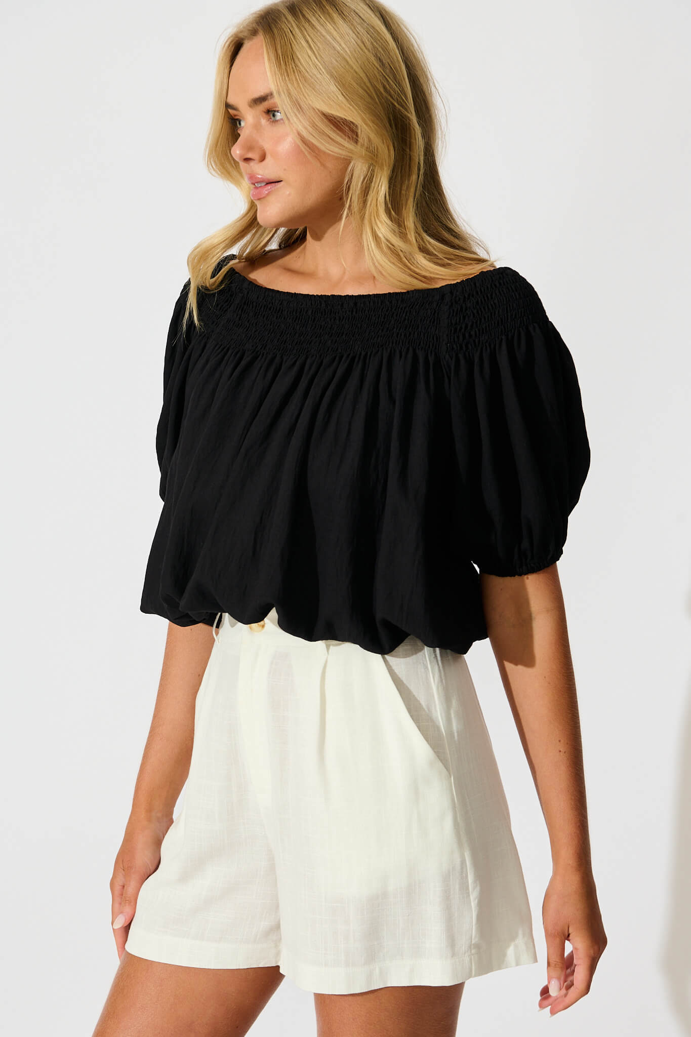 Lilo Short in White Linen Blend