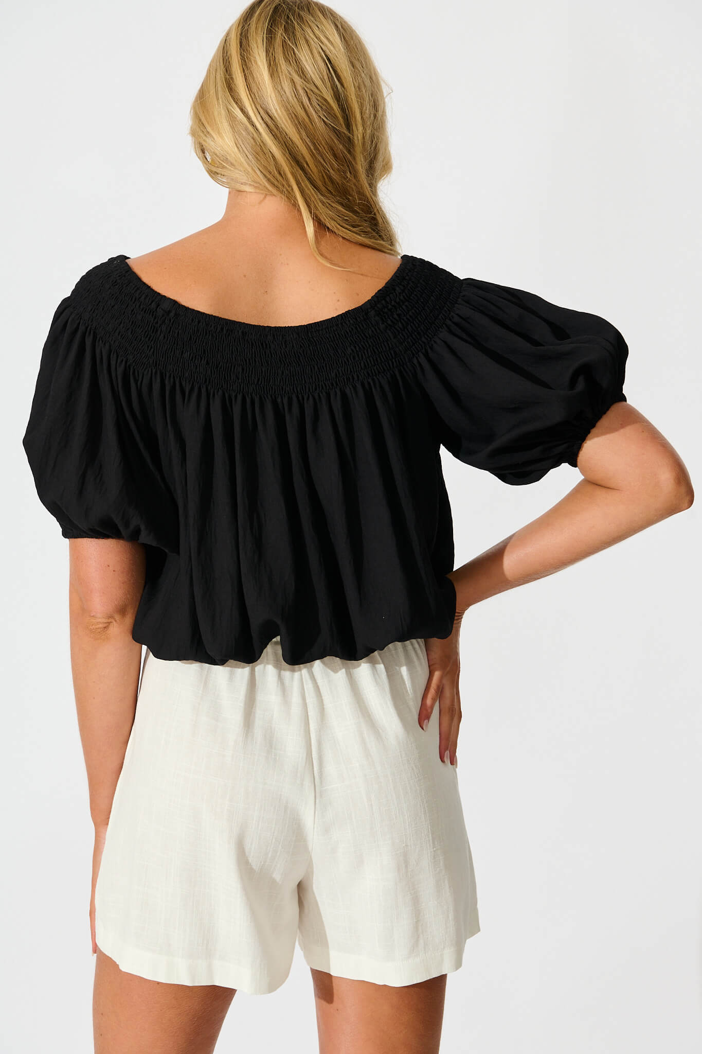 Lilo Short in White Linen Blend