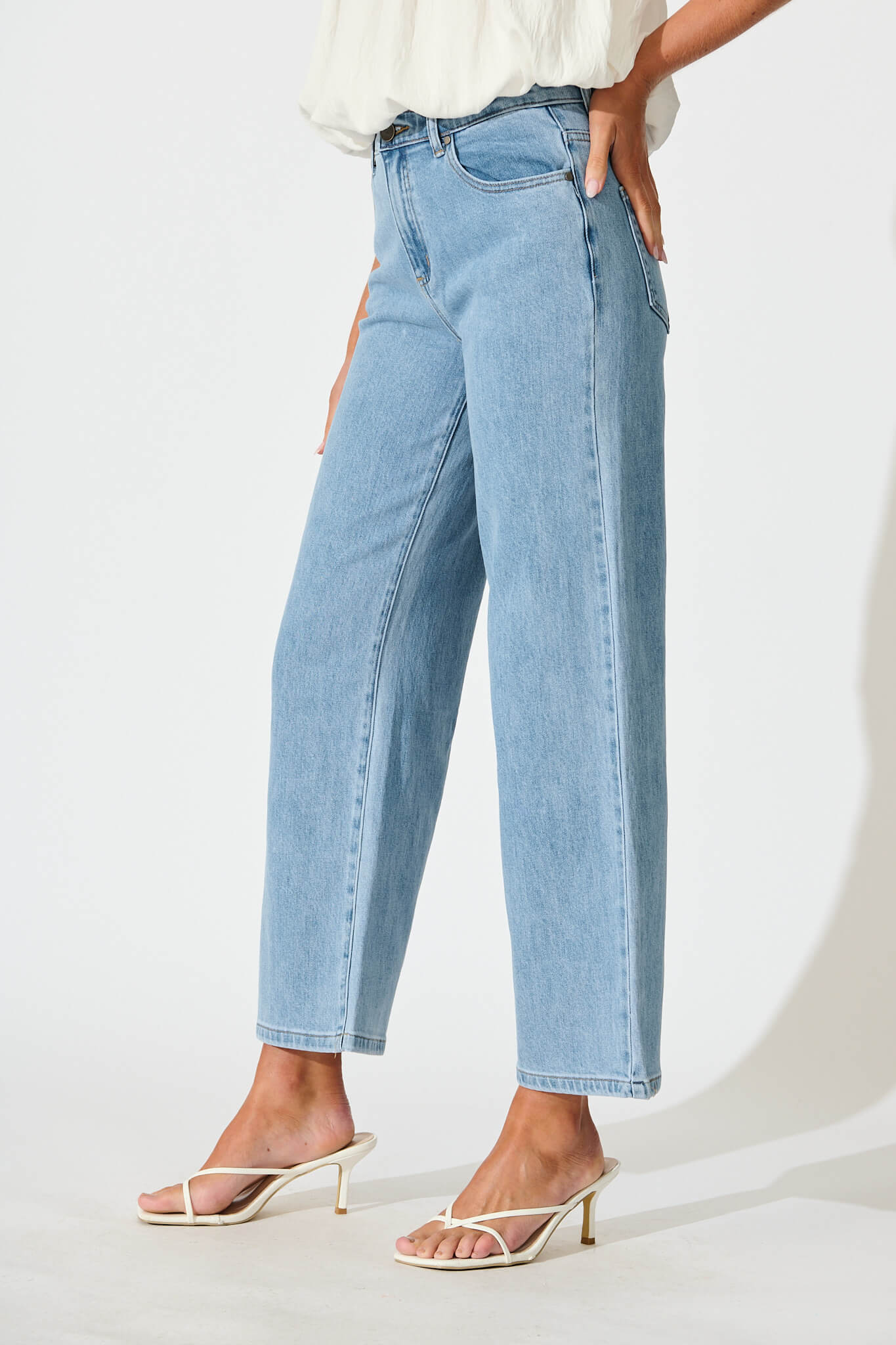 Jency Mid Rise Wide Leg Jean In Light Blue Denim