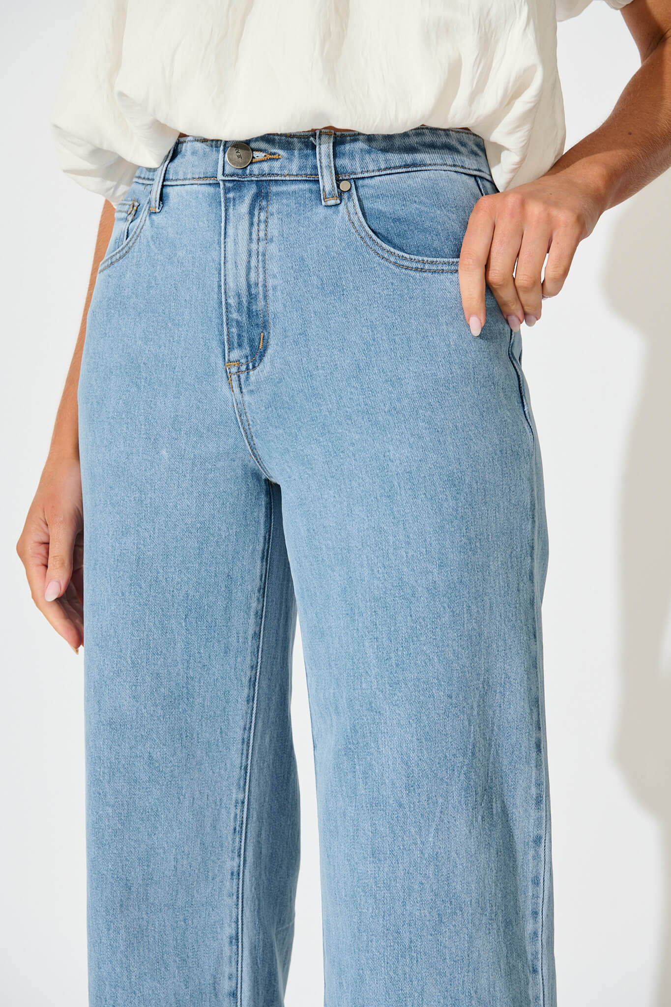 Jency Mid Rise Wide Leg Jean In Light Blue Denim