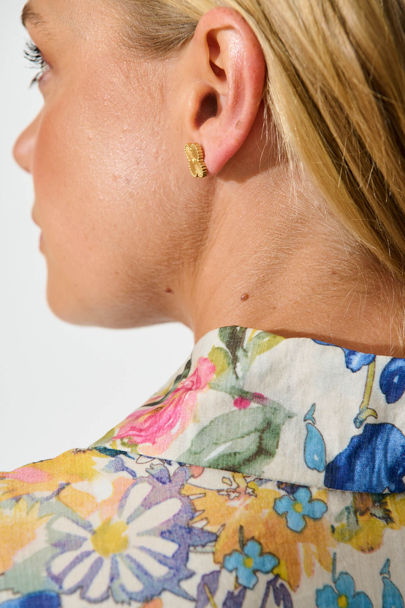 Willow Clover Stud Earrings in Gold