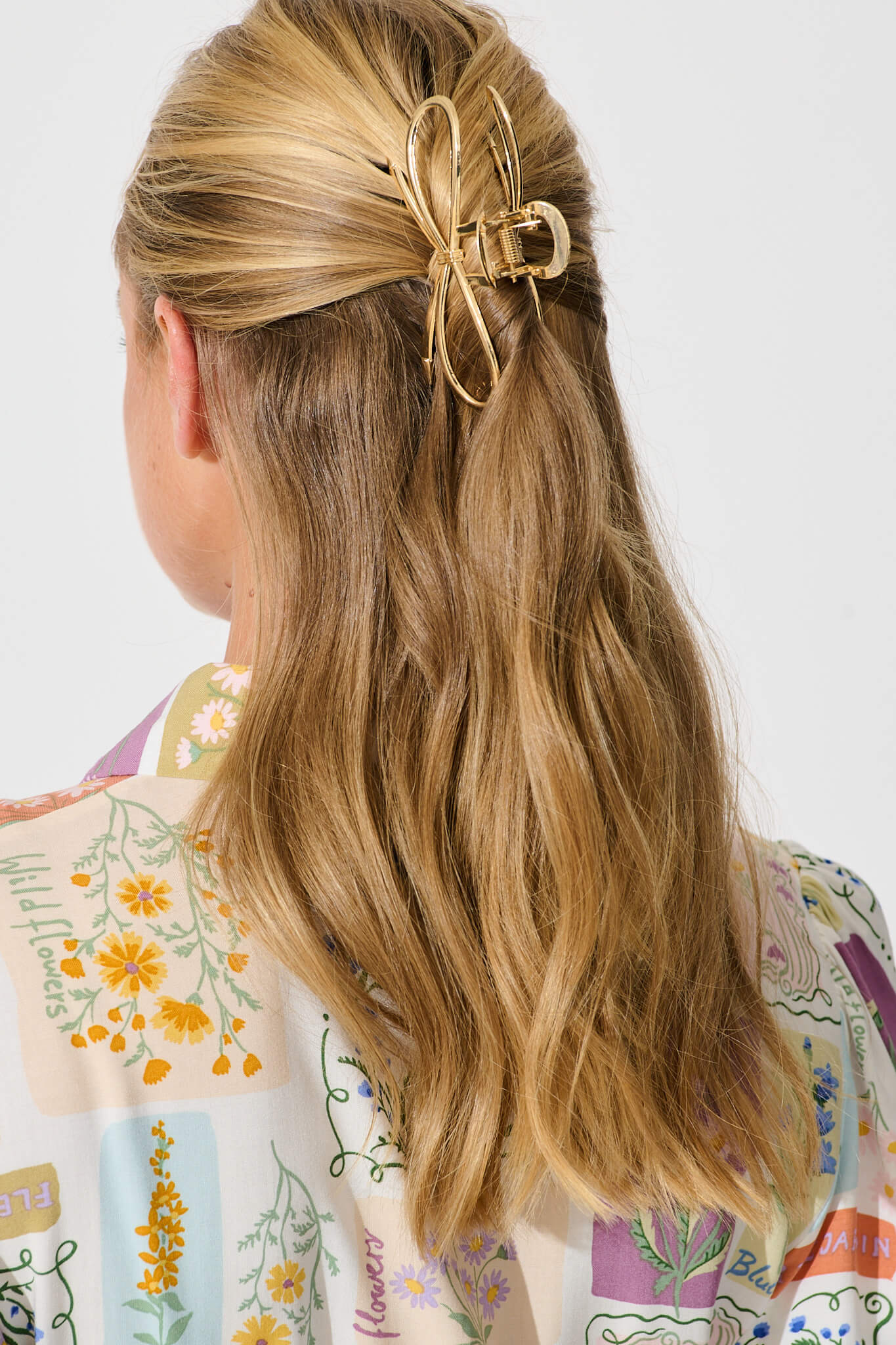 Zia Large Bow Hair Claw in Gold