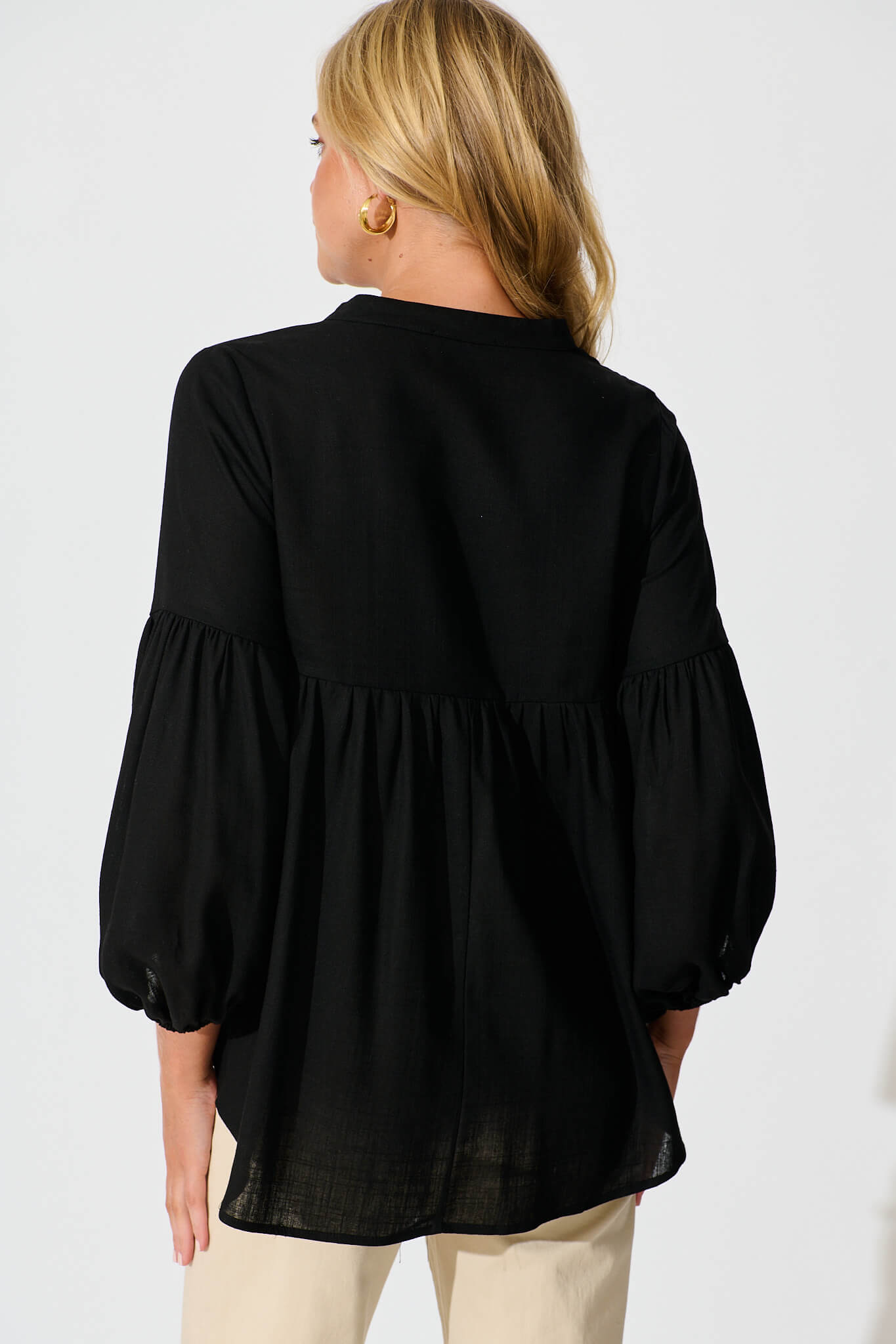 Jasper Top In Black Linen Blend