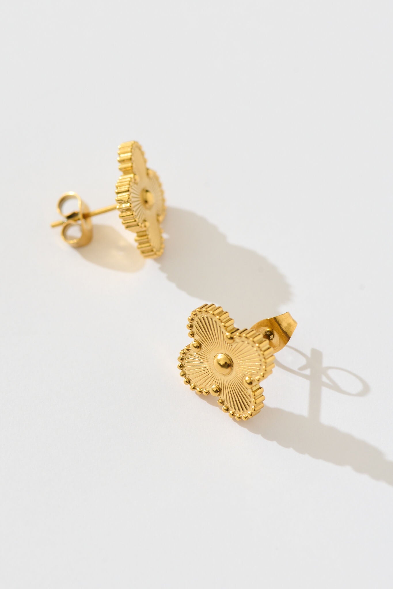 Willow Clover Stud Earrings in Gold