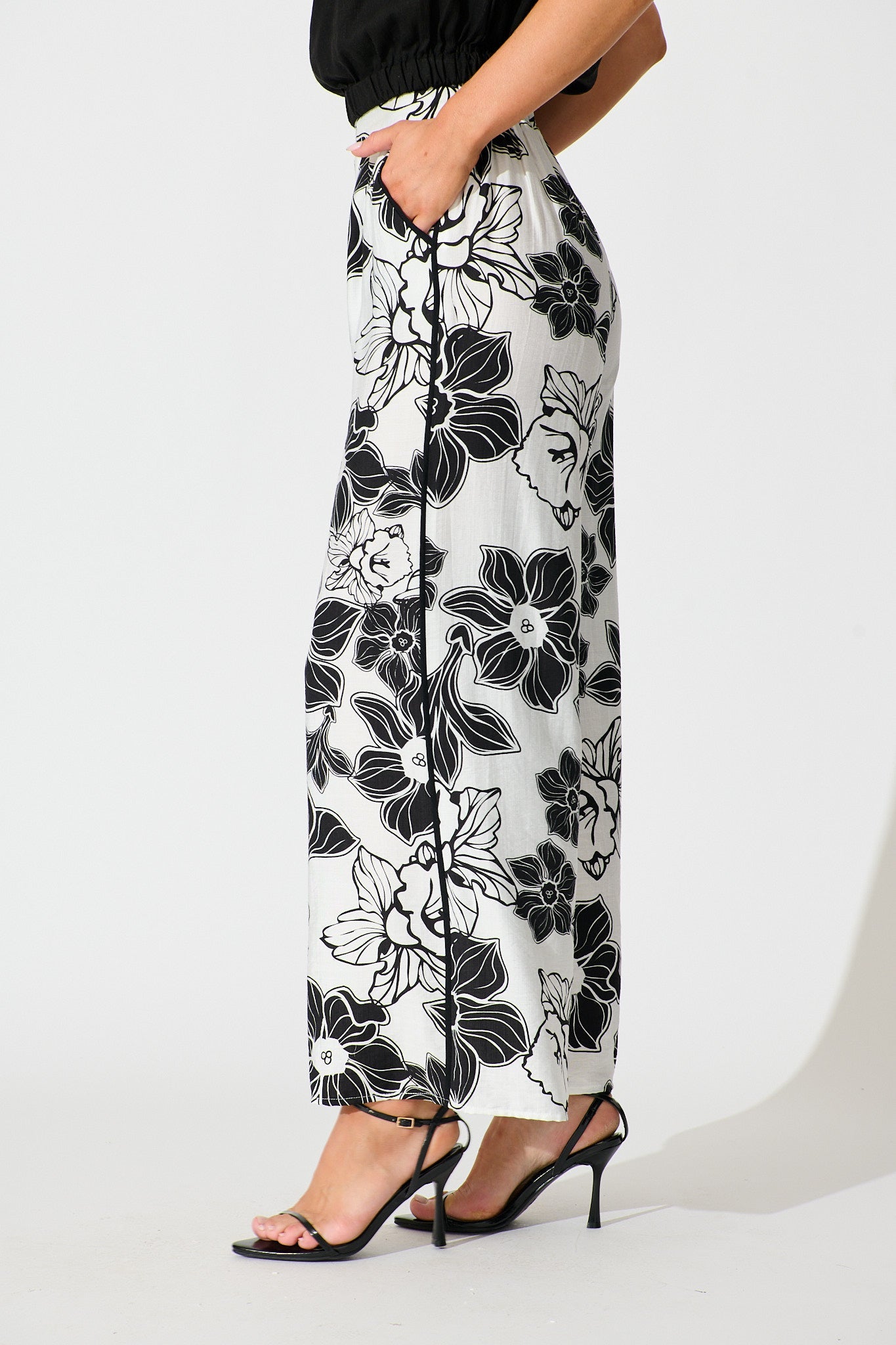 Della Pant in Black Floral