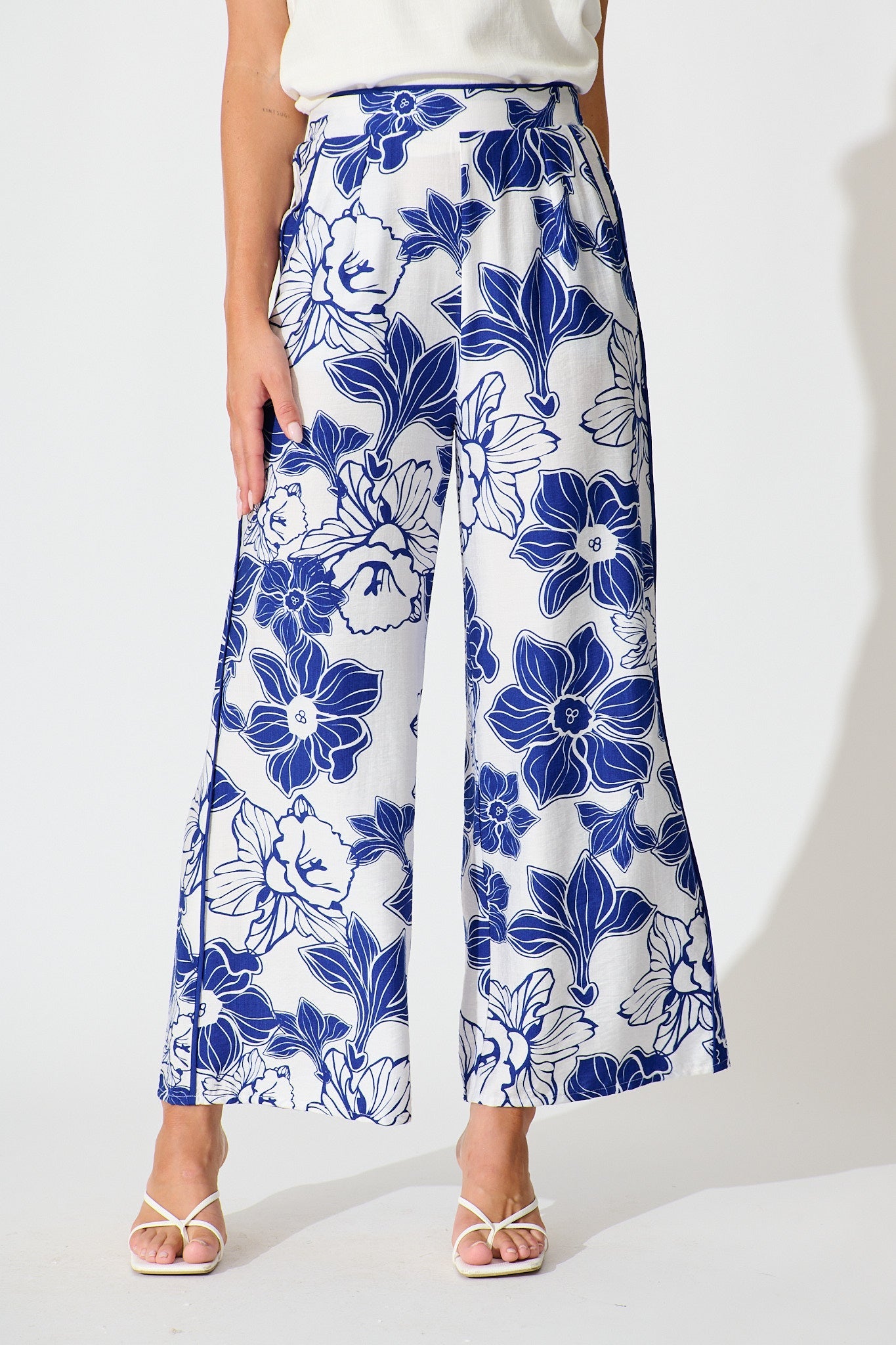 Della Pant in Cobalt Floral