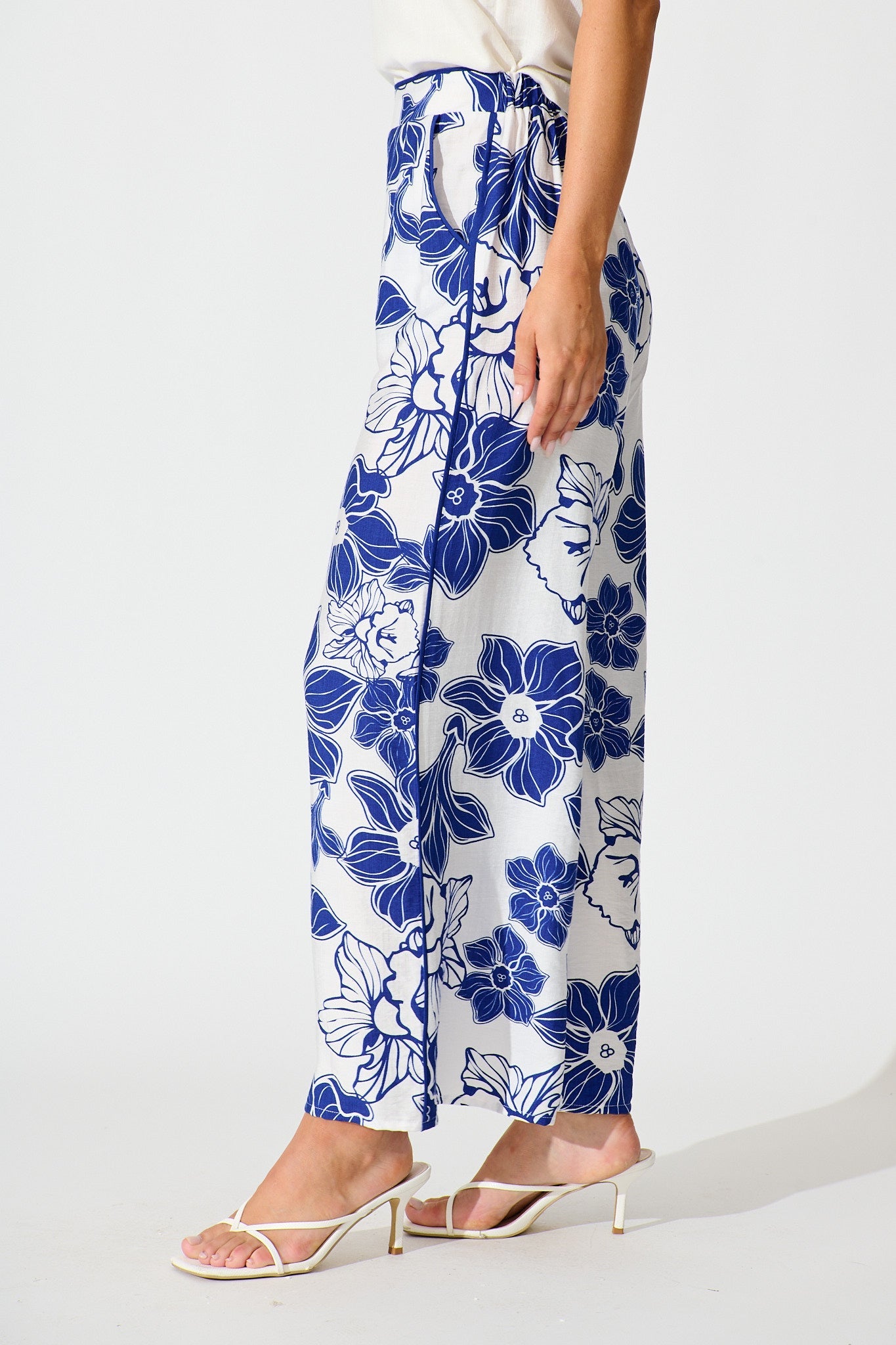 Della Pant in Cobalt Floral