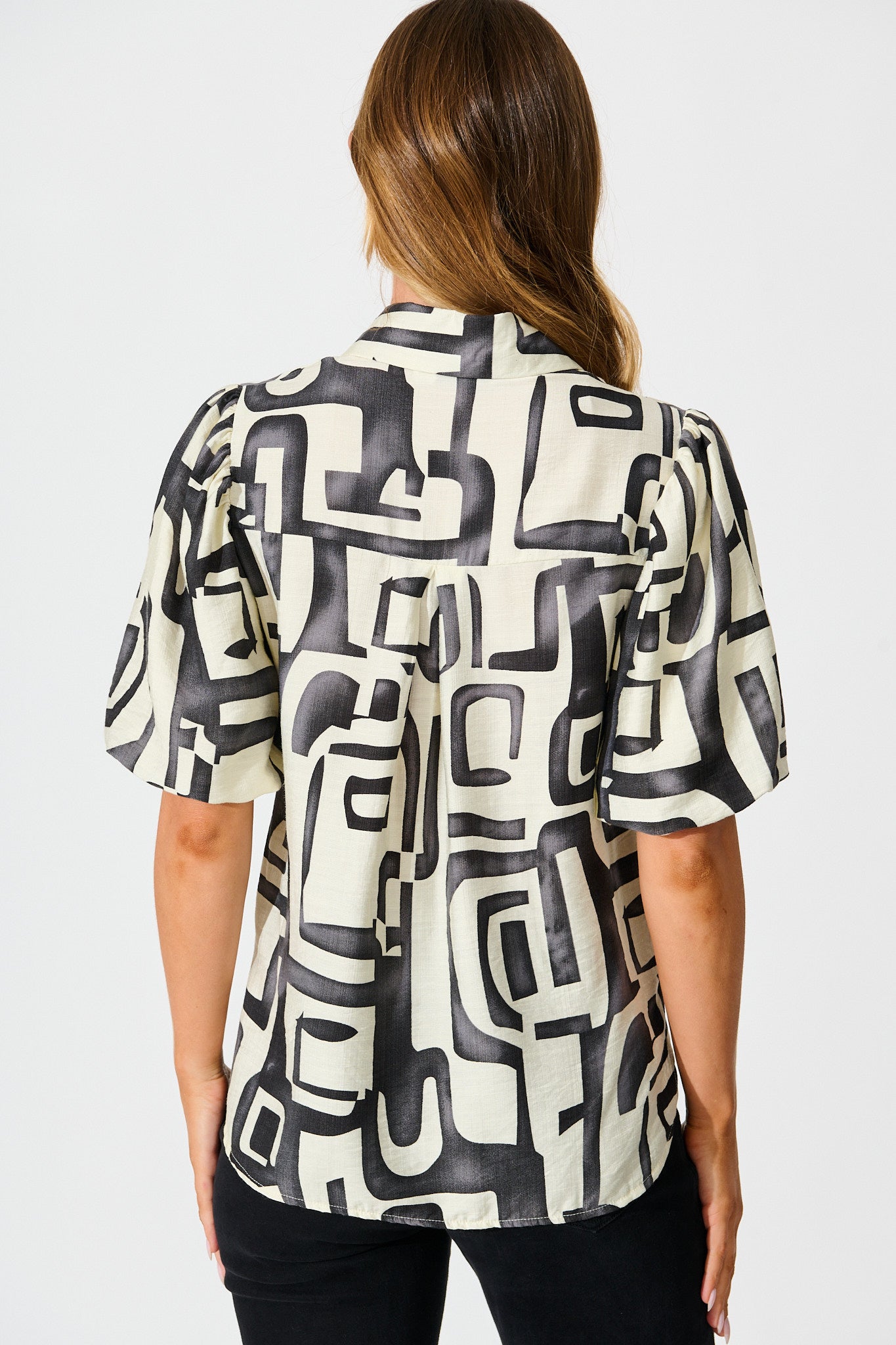 Vibrations Shirt in Black and White Geometric Print