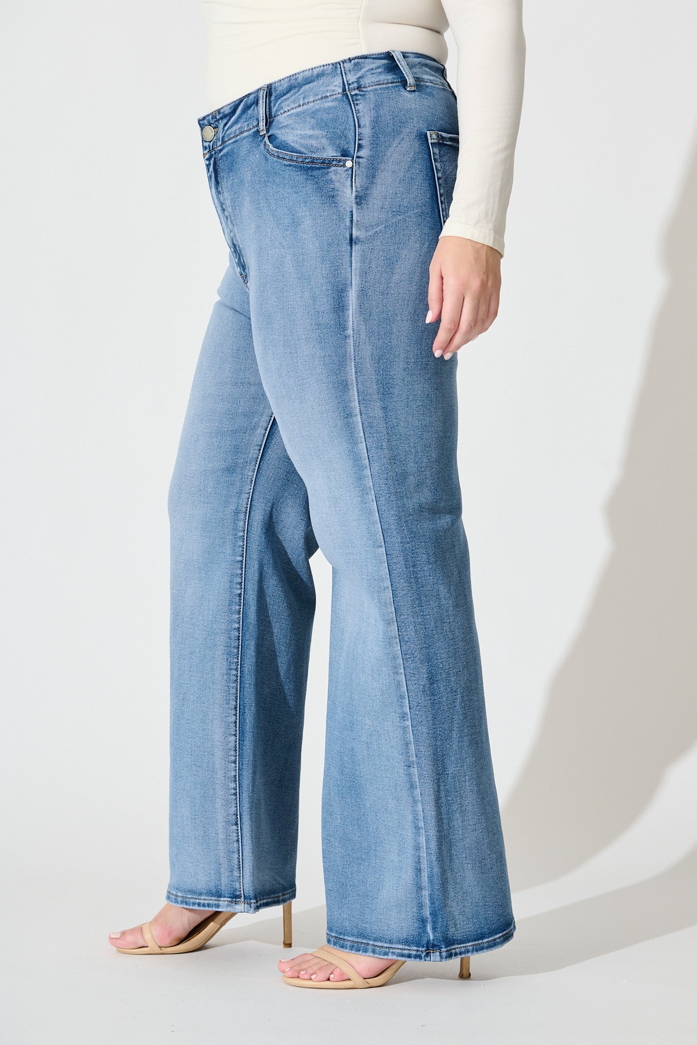 Maxille High Rise Wide Leg Jean in Mid Blue Denim