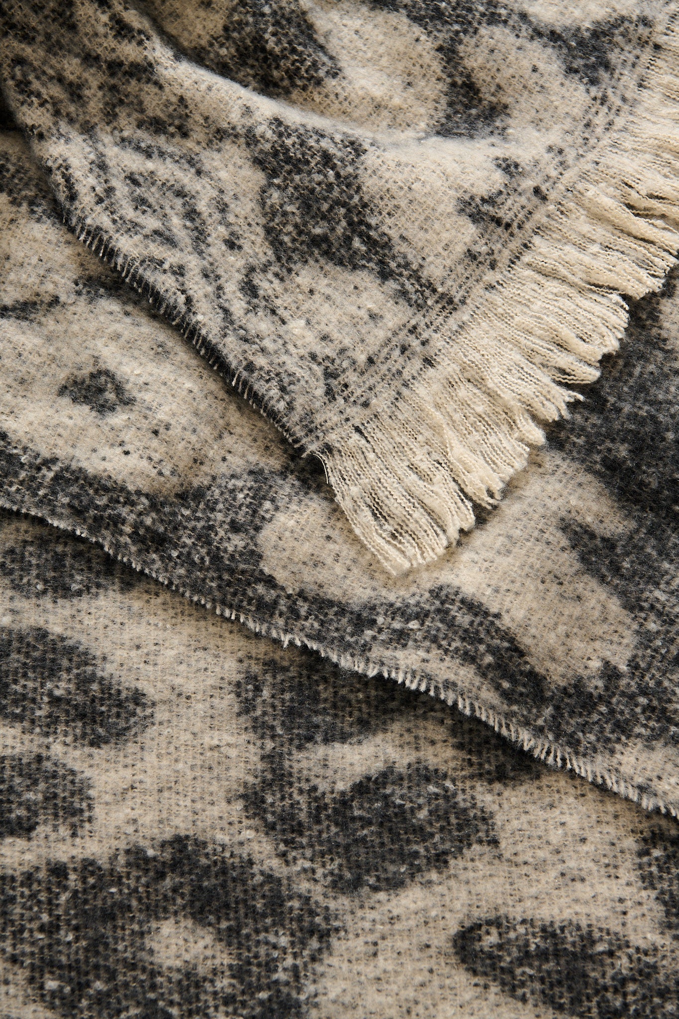 Spencer Knit Scarf in Dark Grey Leopard