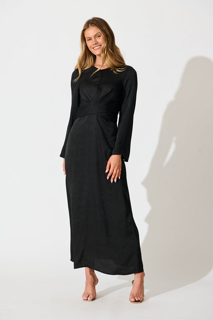 The moment Maxi Dress in Black Crinkle Satin