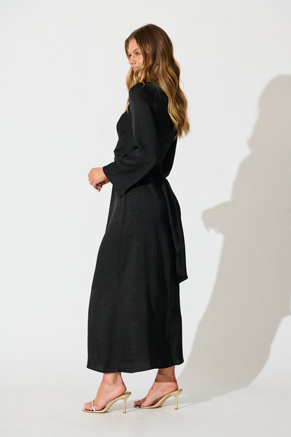 The moment Maxi Dress in Black Crinkle Satin