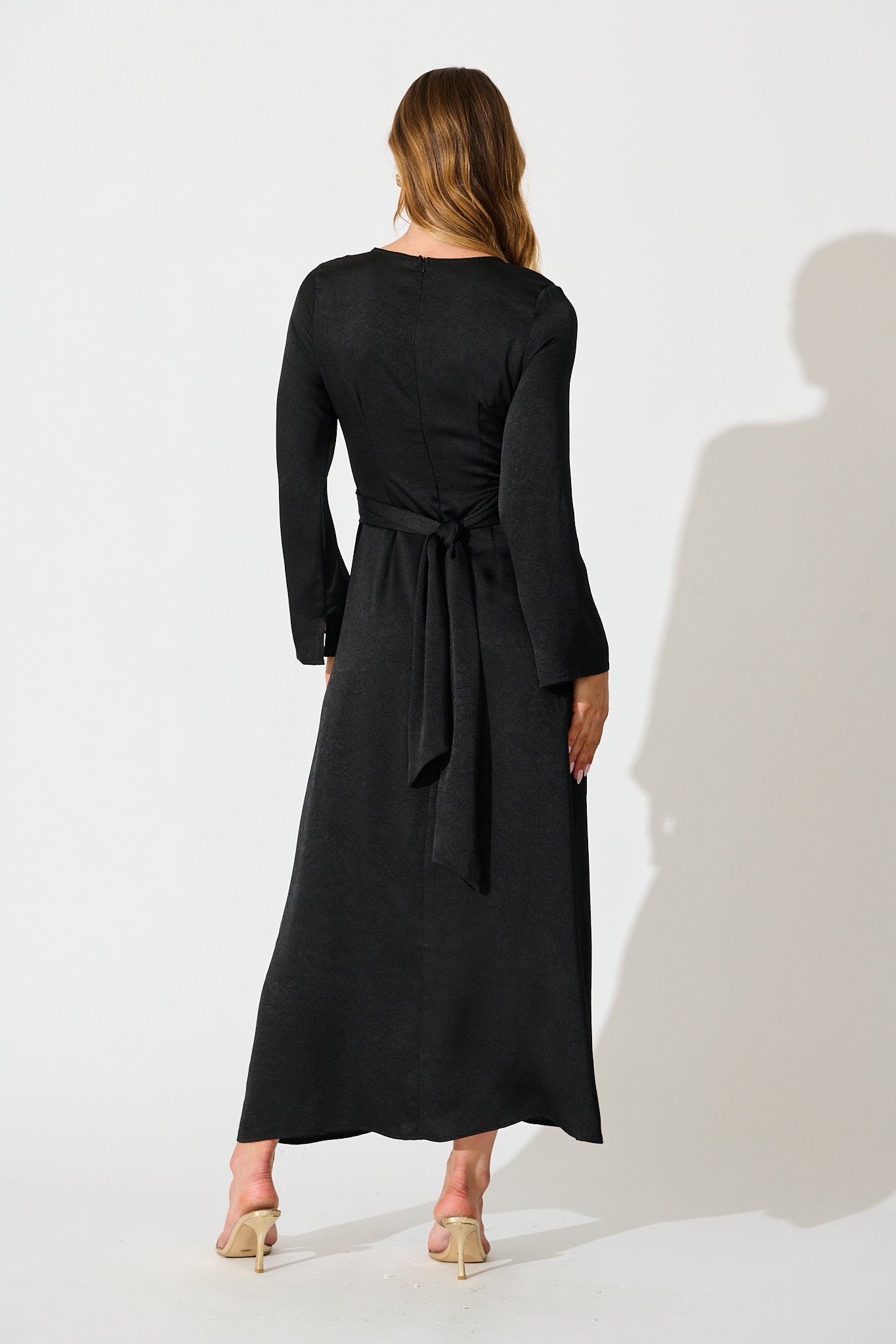 The moment Maxi Dress in Black Crinkle Satin