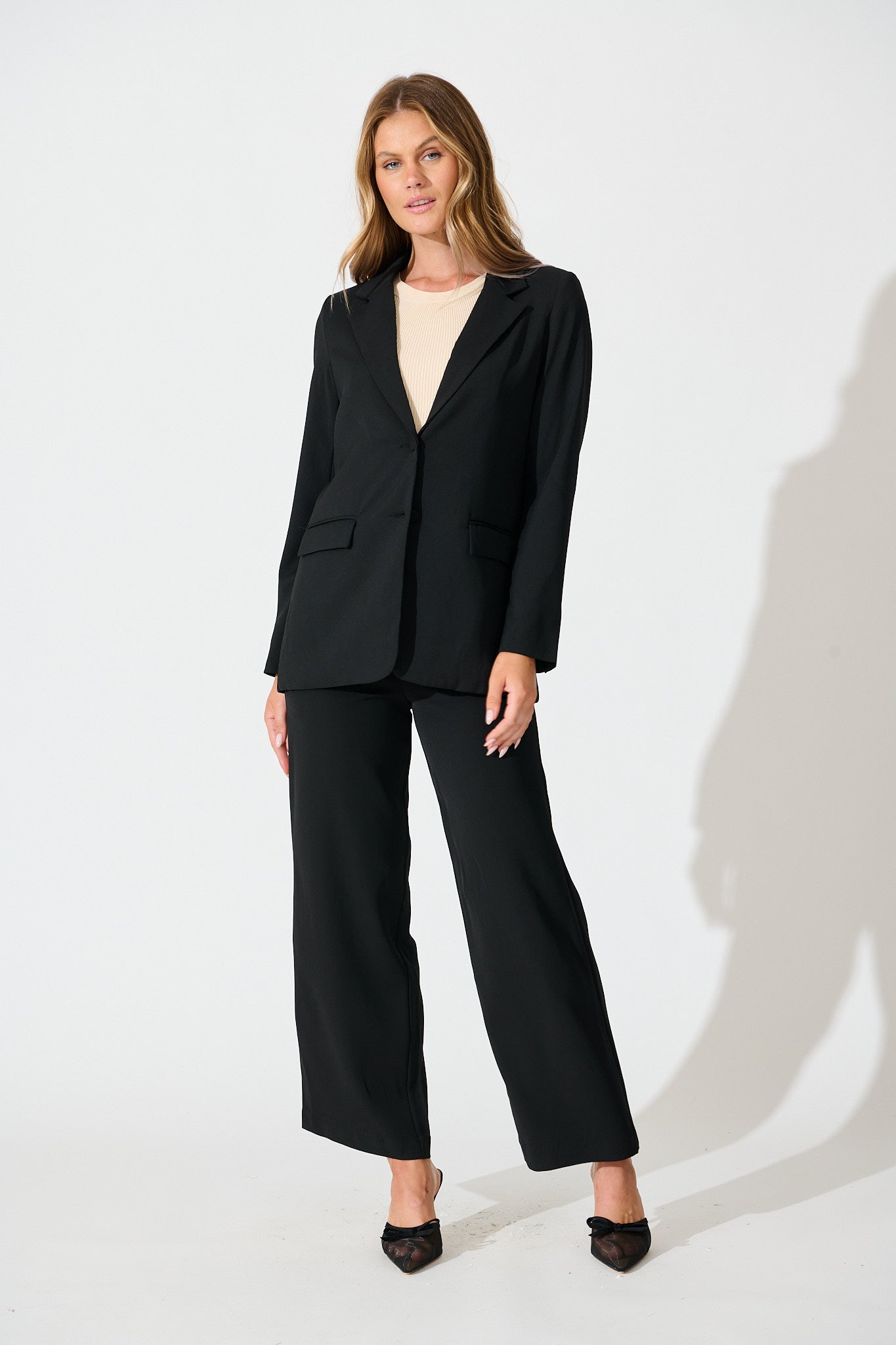 Ariana Blazer in Black