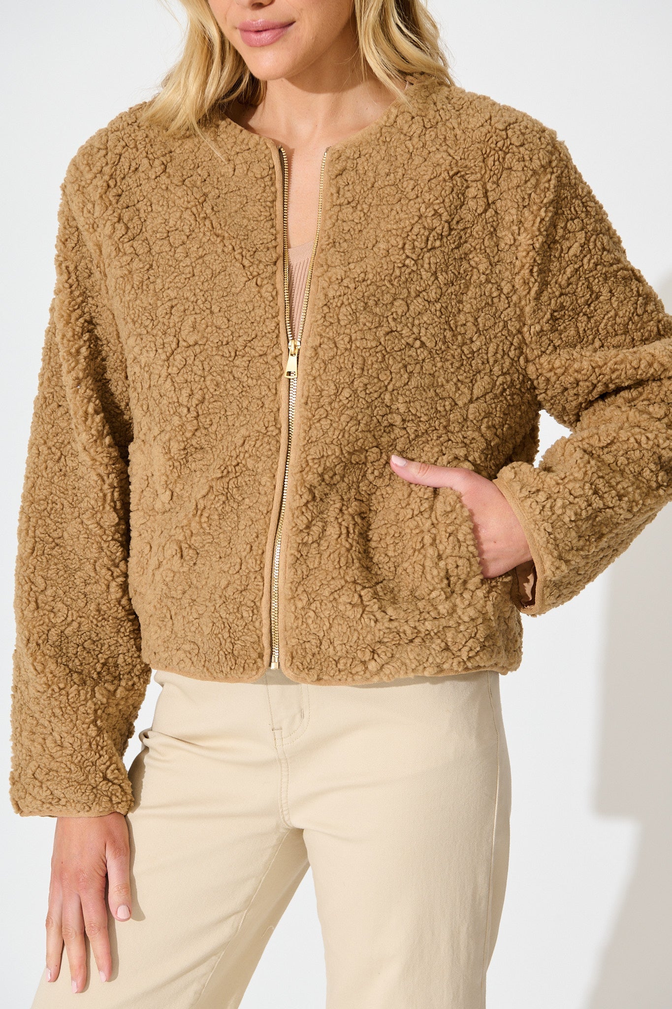 Look My Way Teddy Jacket in Mocha