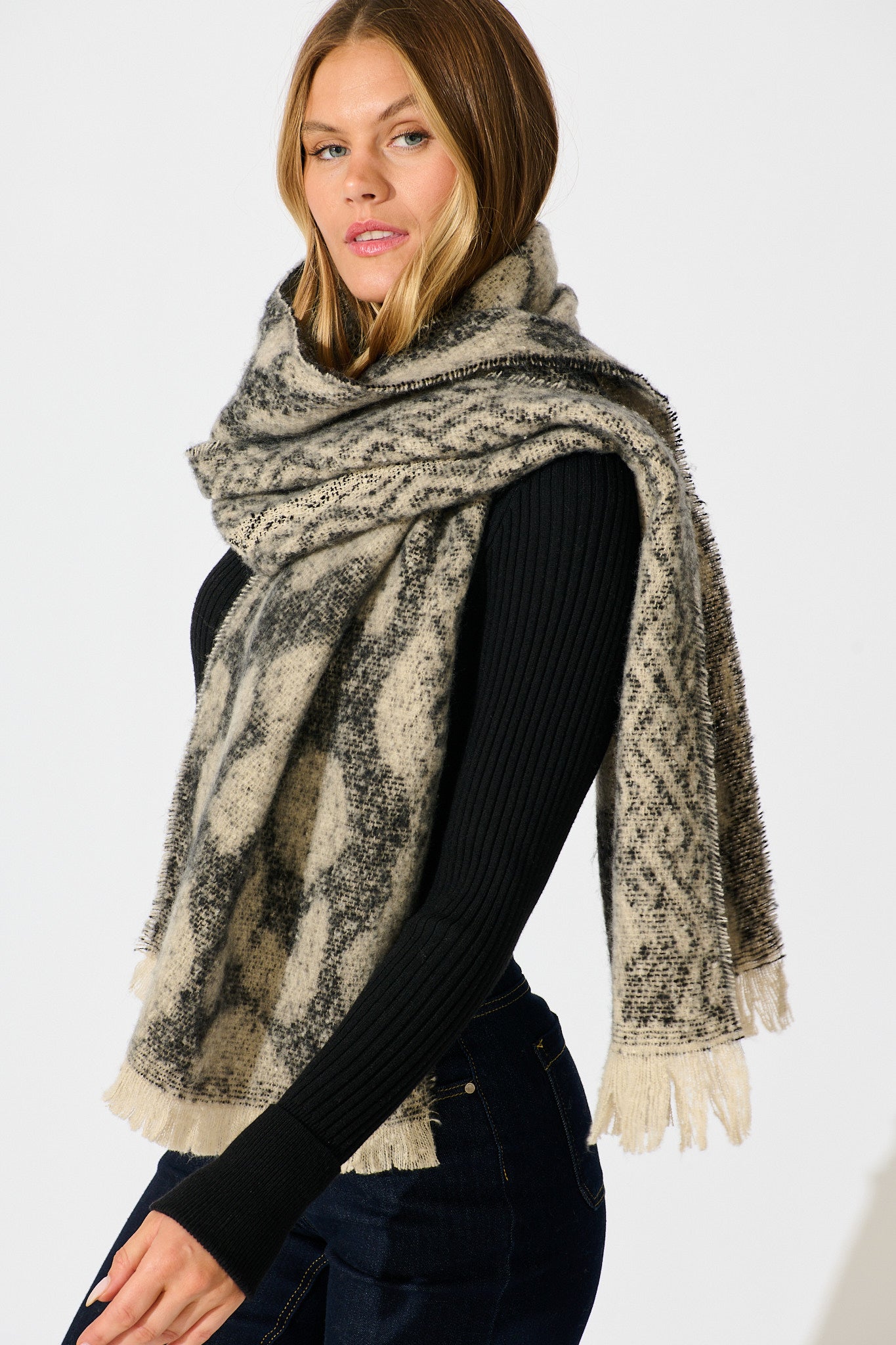 Spencer Knit Scarf in Dark Grey Leopard
