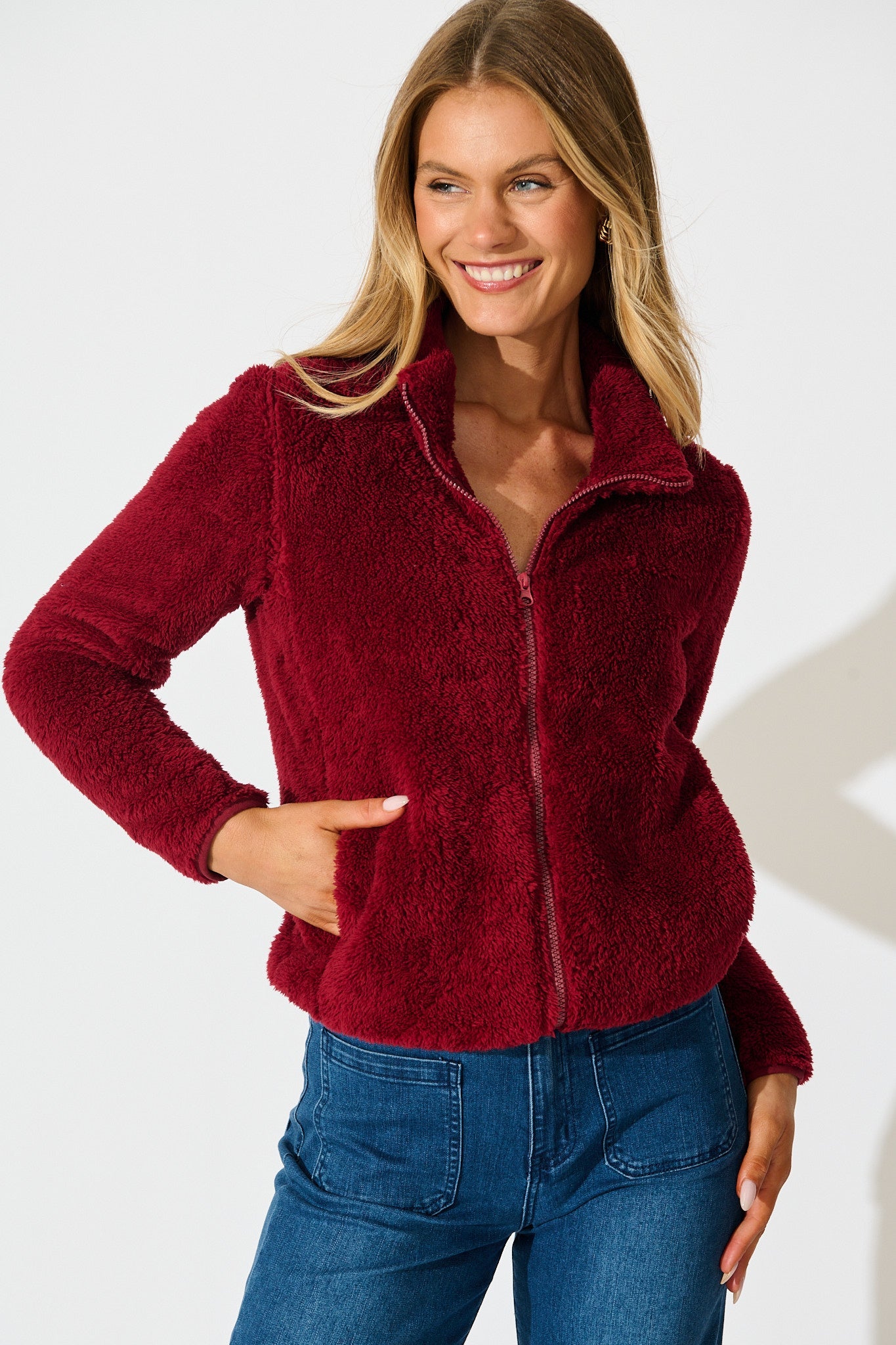 Linea Fluffy Jacket in Wine