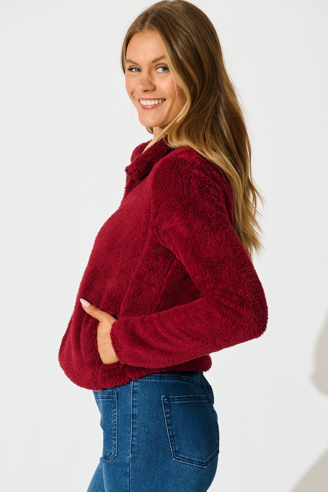 Linea Fluffy Jacket in Wine