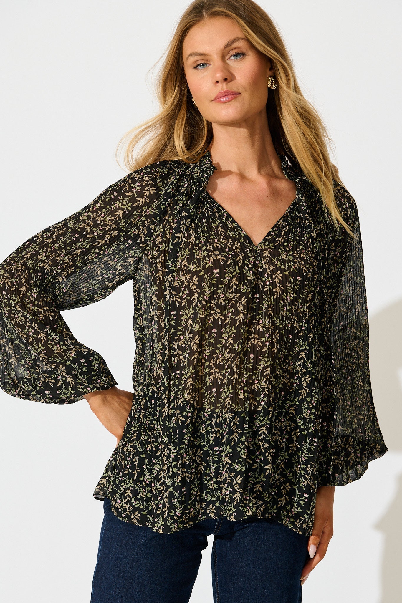 Zahara Top in Black Multi Floral Plisse