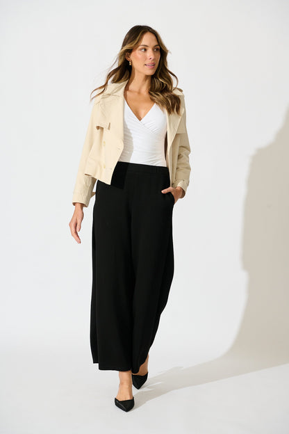 Jeannette Pant in Black