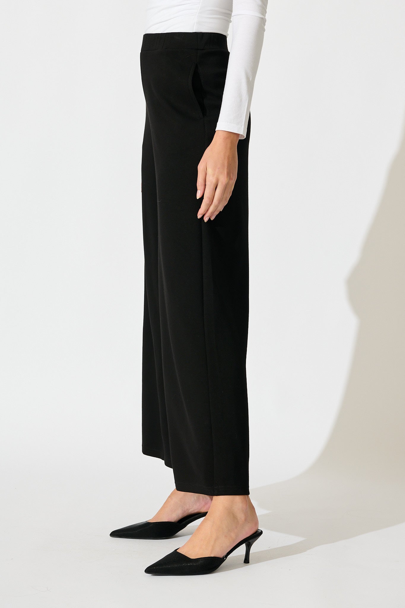 Jeannette Pant in Black