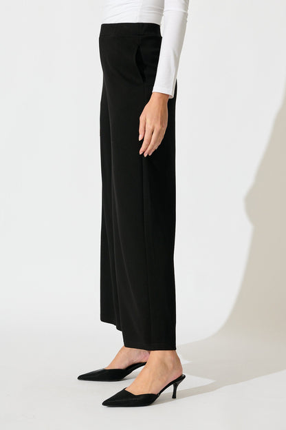 Jeannette Pant in Black