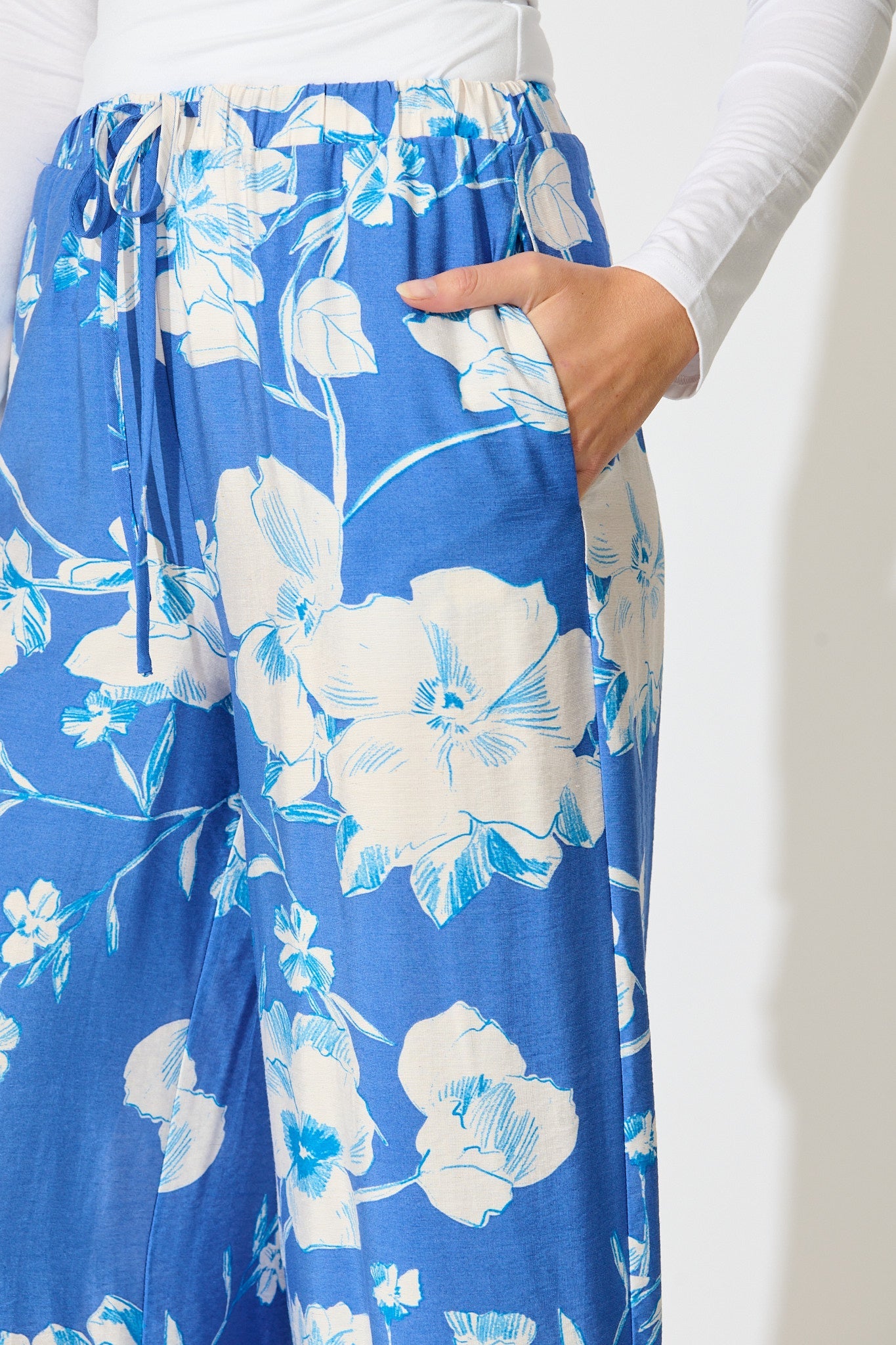 Octavia Pant in Blue with White Floral Linen Blend