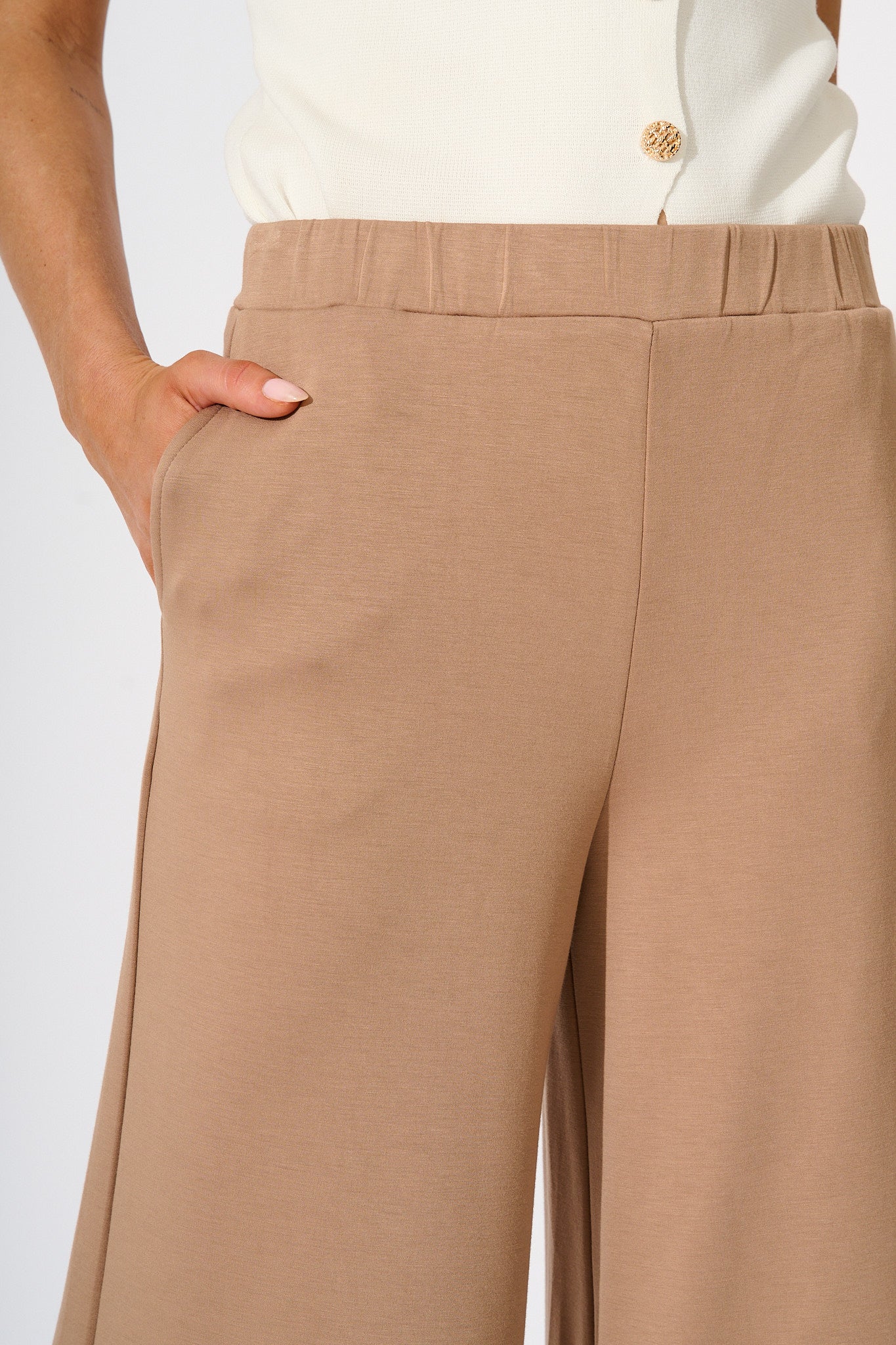 Jeannette Pant in Camel