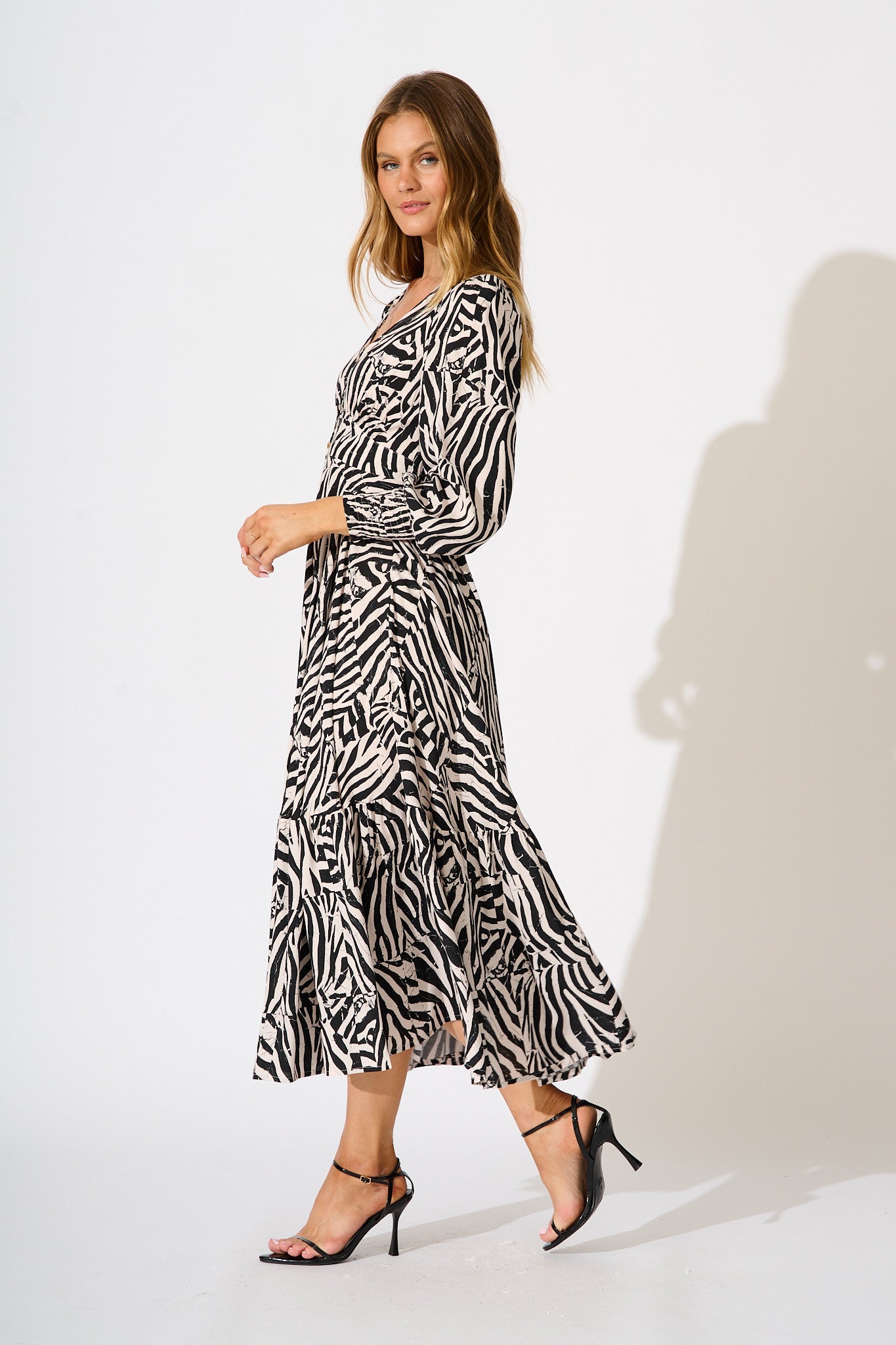 Neveena Maxi Dress In Black with Cream Print