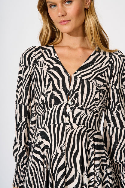 Neveena Maxi Dress In Black with Cream Print