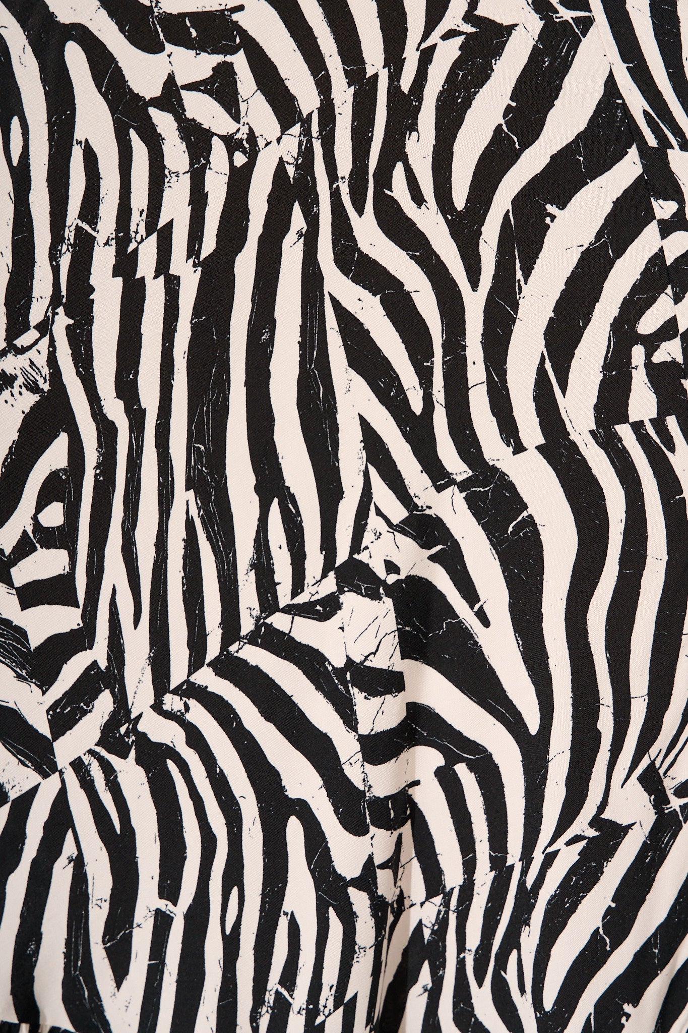 Neveena Maxi Dress In Black with Cream Print