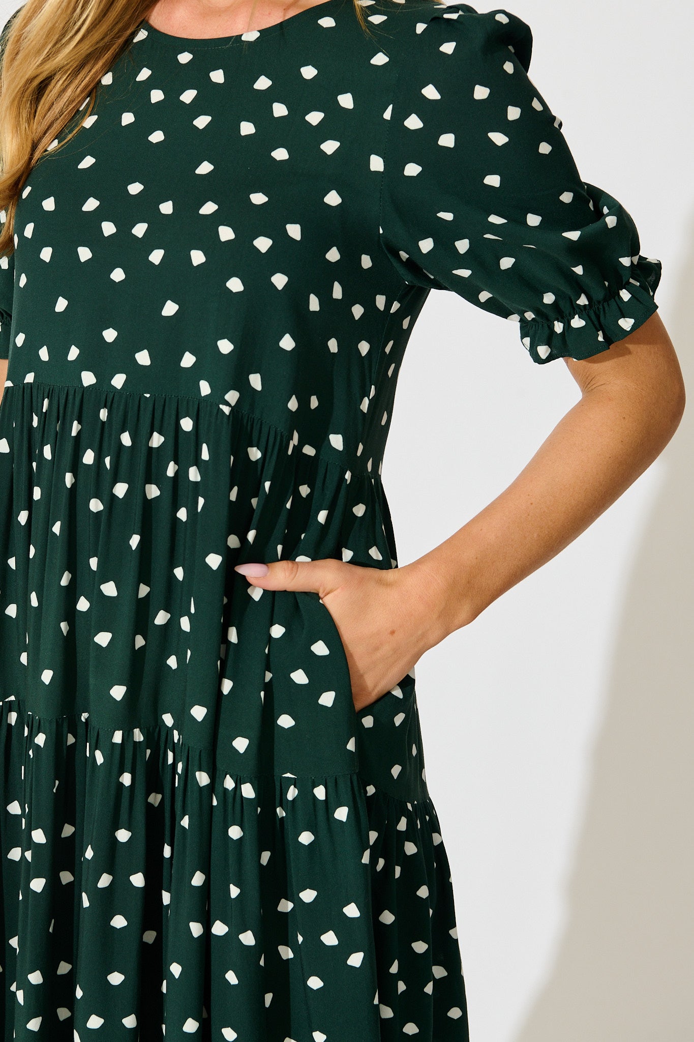 Nevi Tiered Midi Dress In Emerald Spot